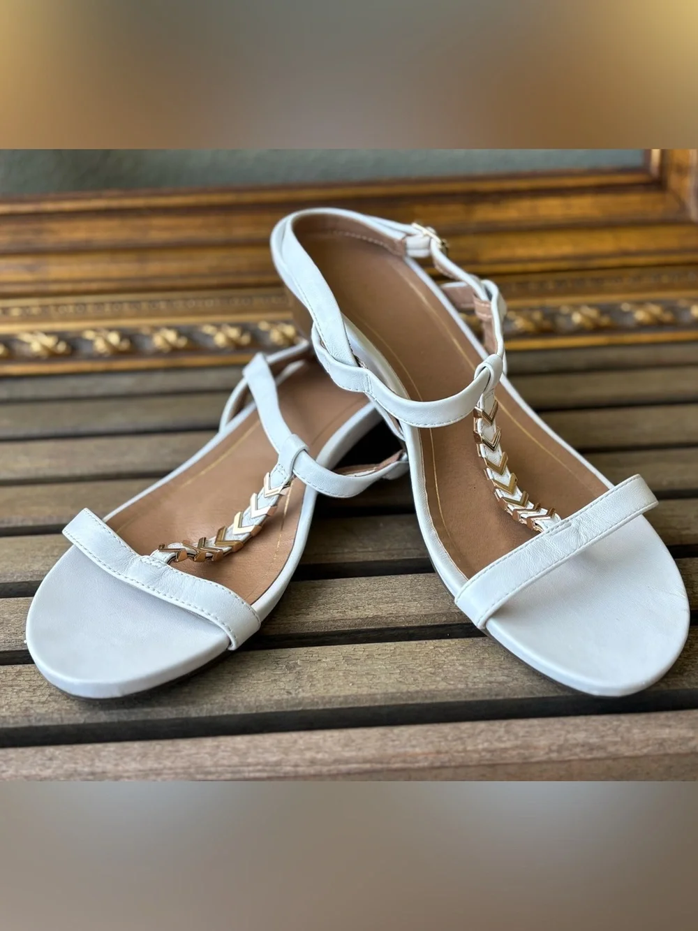Vionic White T-Strap size 11 Sandals with Gold Chevron Detail low wedge heel
